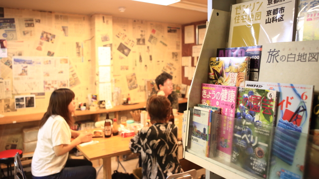 店内で居酒屋をやっている本屋が京都にある