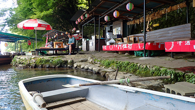 京都・嵐山のボートを漕いで辿り着く天国のような茶屋