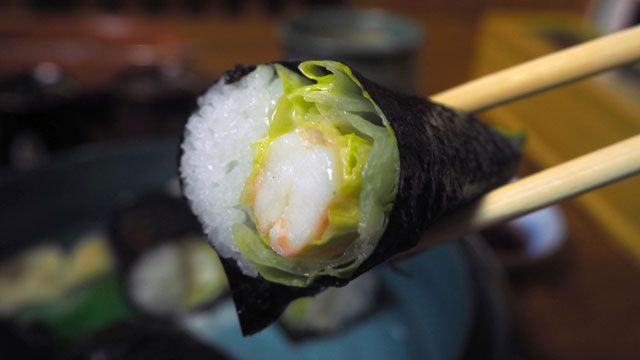 これが宮崎名物レタス巻