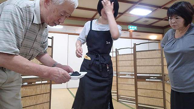 隠岐の島ではアメフラシ料理が食べられます。